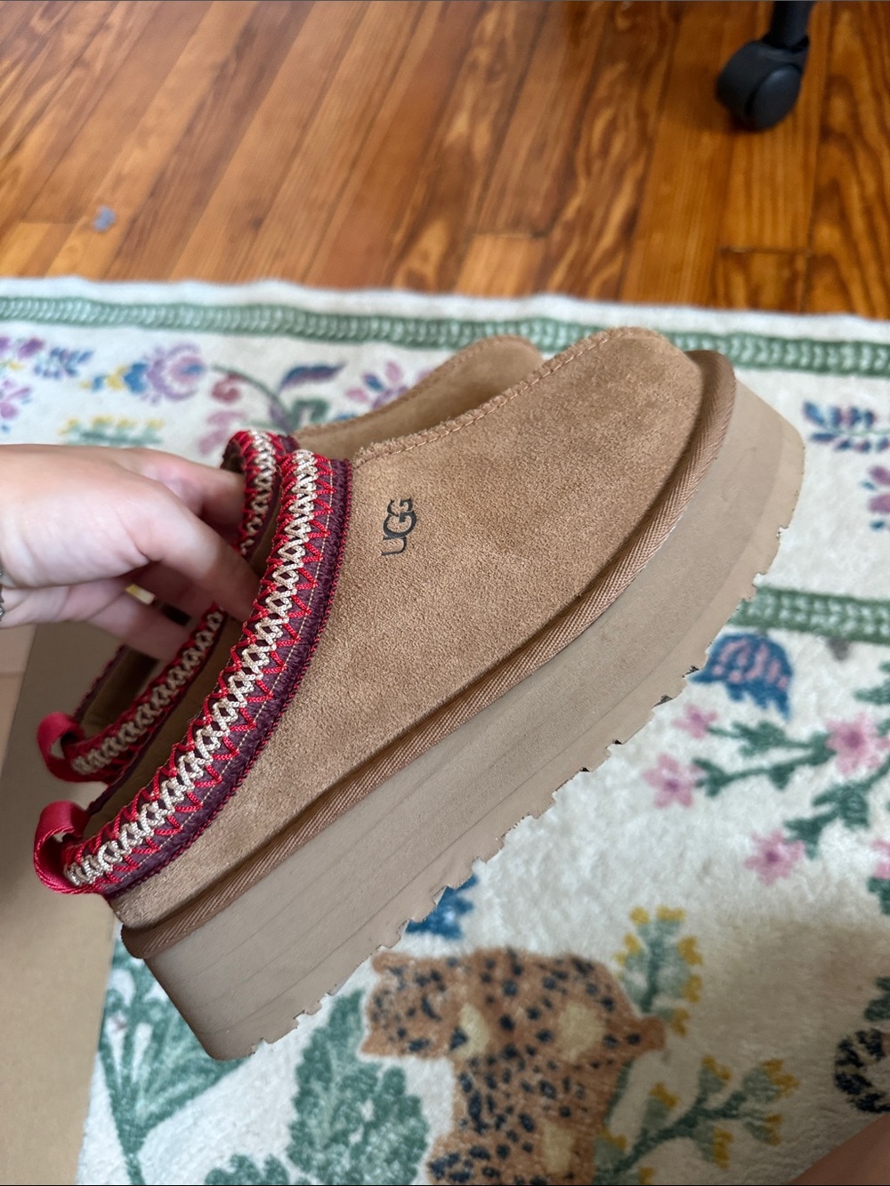 Ugg women tazz ll worn once - Picture 3 of 4